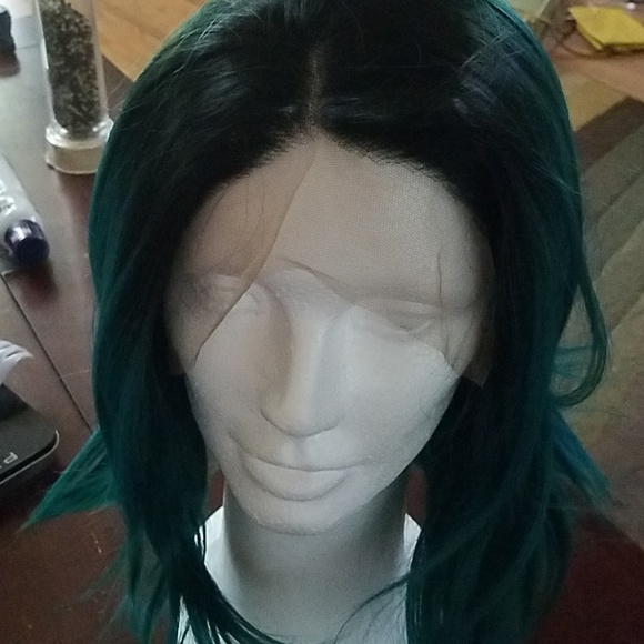 Evahair green/black Bob lace front synthetic wig - Picture 2 of 5